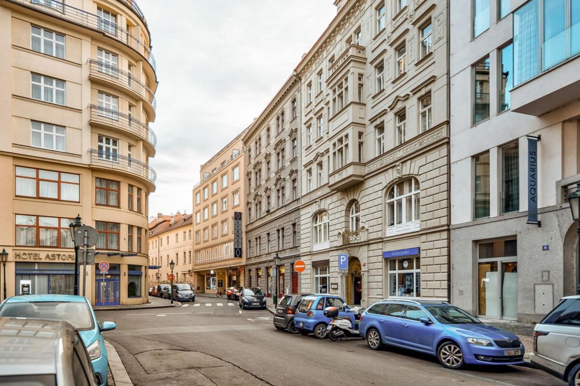 Roy 2 Bdr Apartment With Prague Castle View, Parking & Ac Экстерьер фото