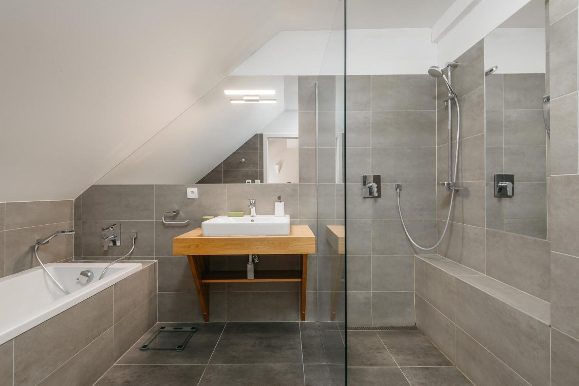 Roy 2 Bdr Apartment With Prague Castle View, Parking & Ac Экстерьер фото