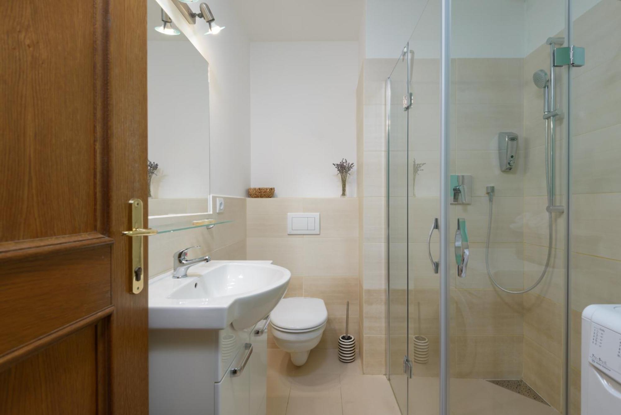 Roy 2 Bdr Apartment With Prague Castle View, Parking & Ac Экстерьер фото