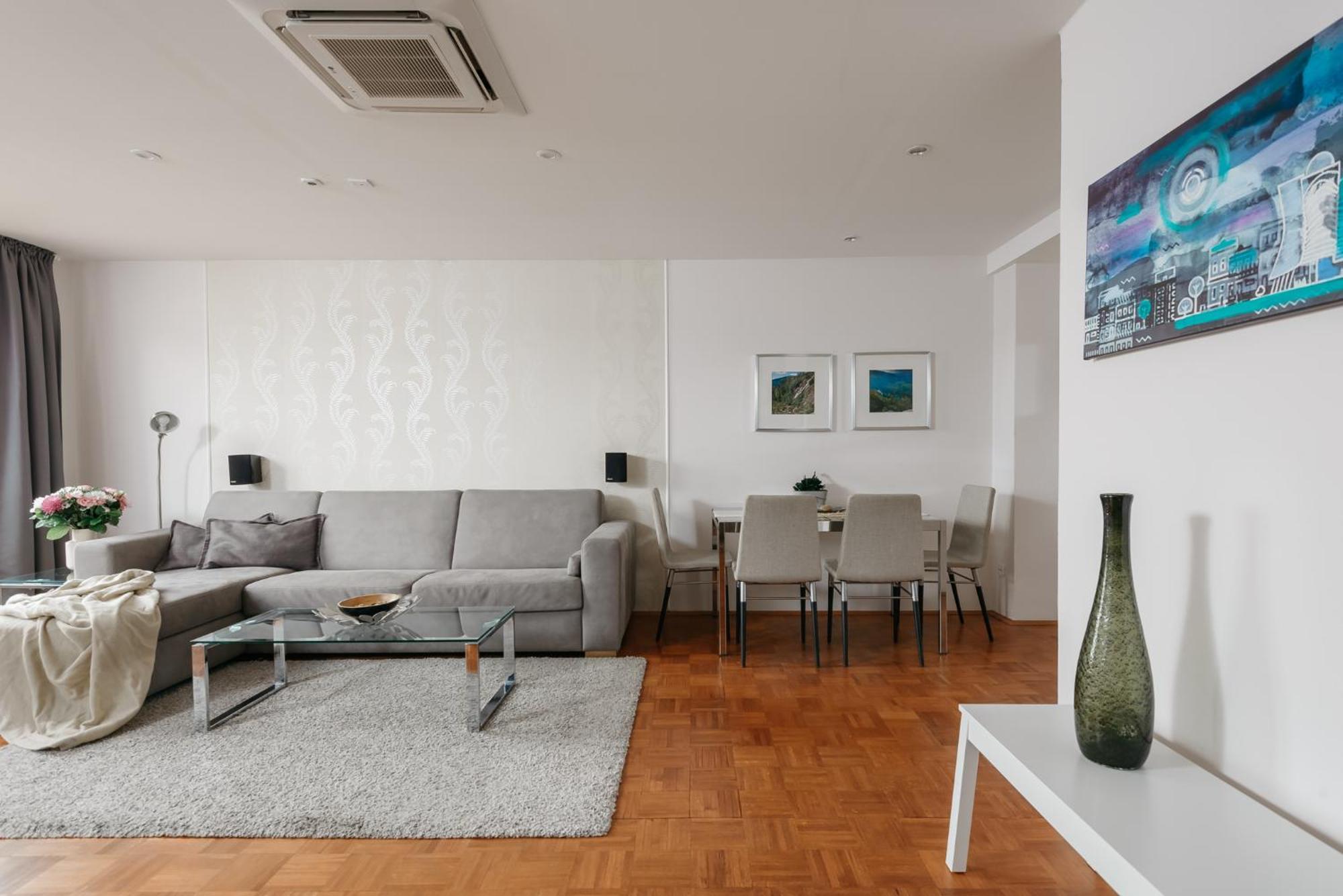 Roy 2 Bdr Apartment With Prague Castle View, Parking & Ac Экстерьер фото