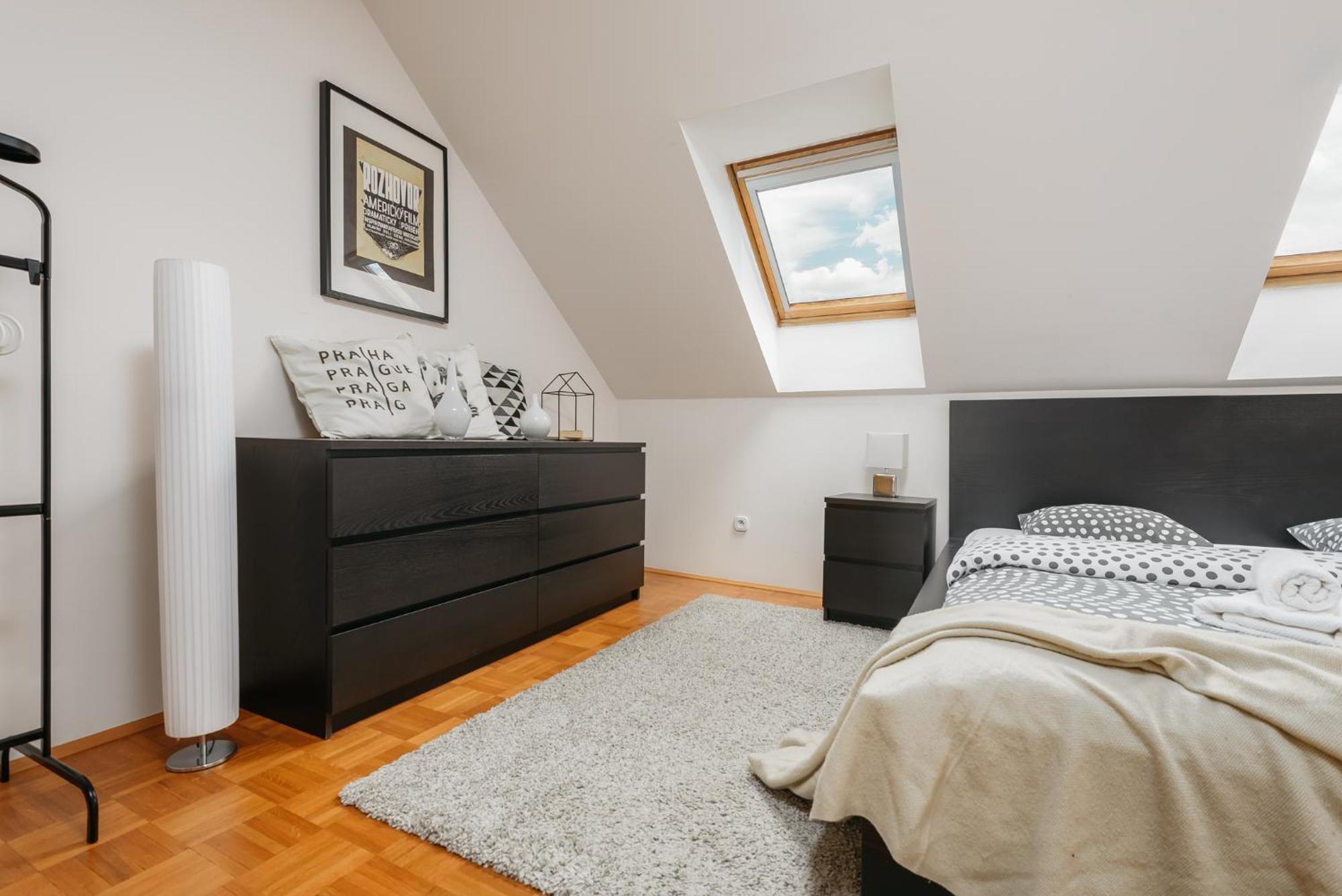 Roy 2 Bdr Apartment With Prague Castle View, Parking & Ac Экстерьер фото