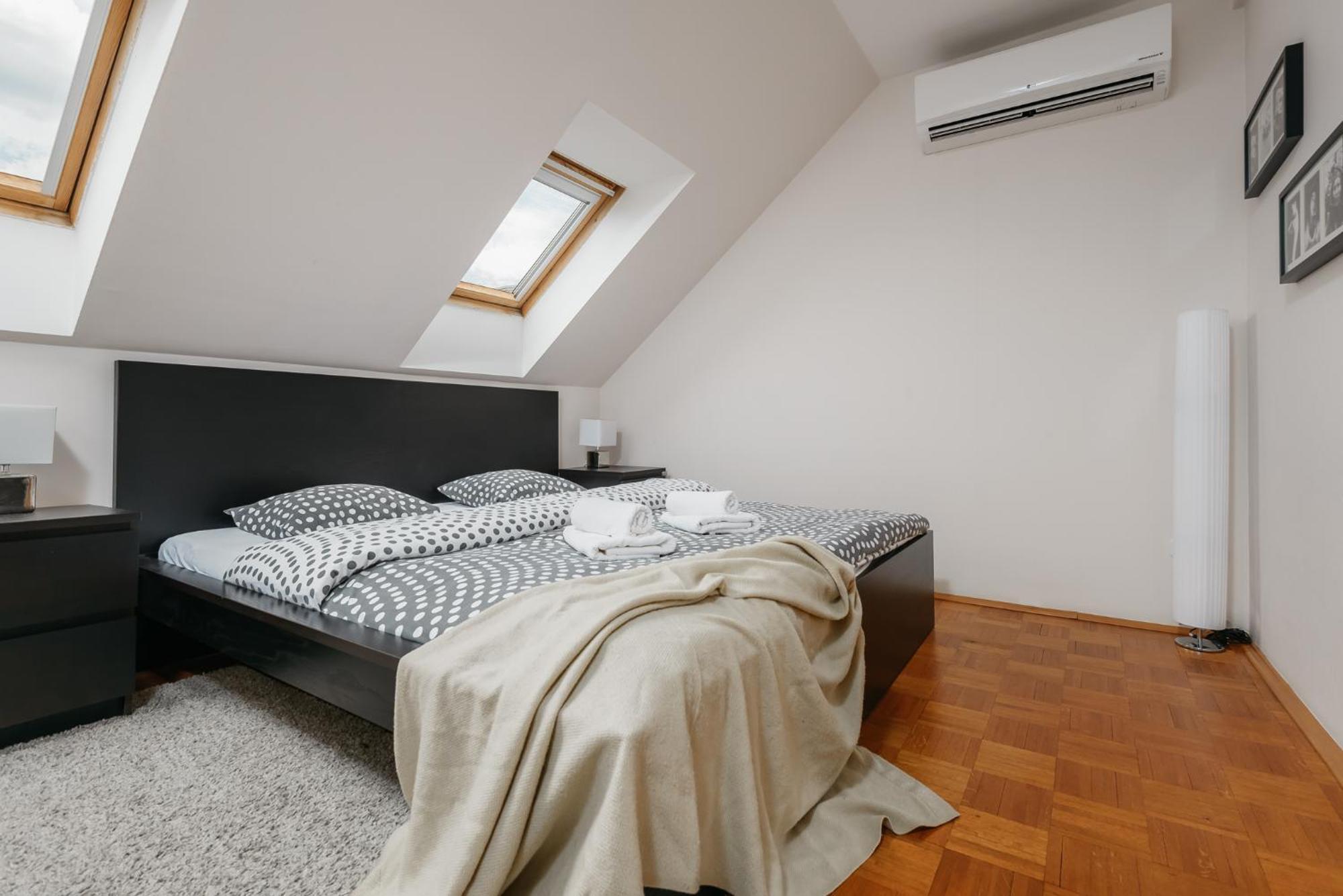 Roy 2 Bdr Apartment With Prague Castle View, Parking & Ac Экстерьер фото