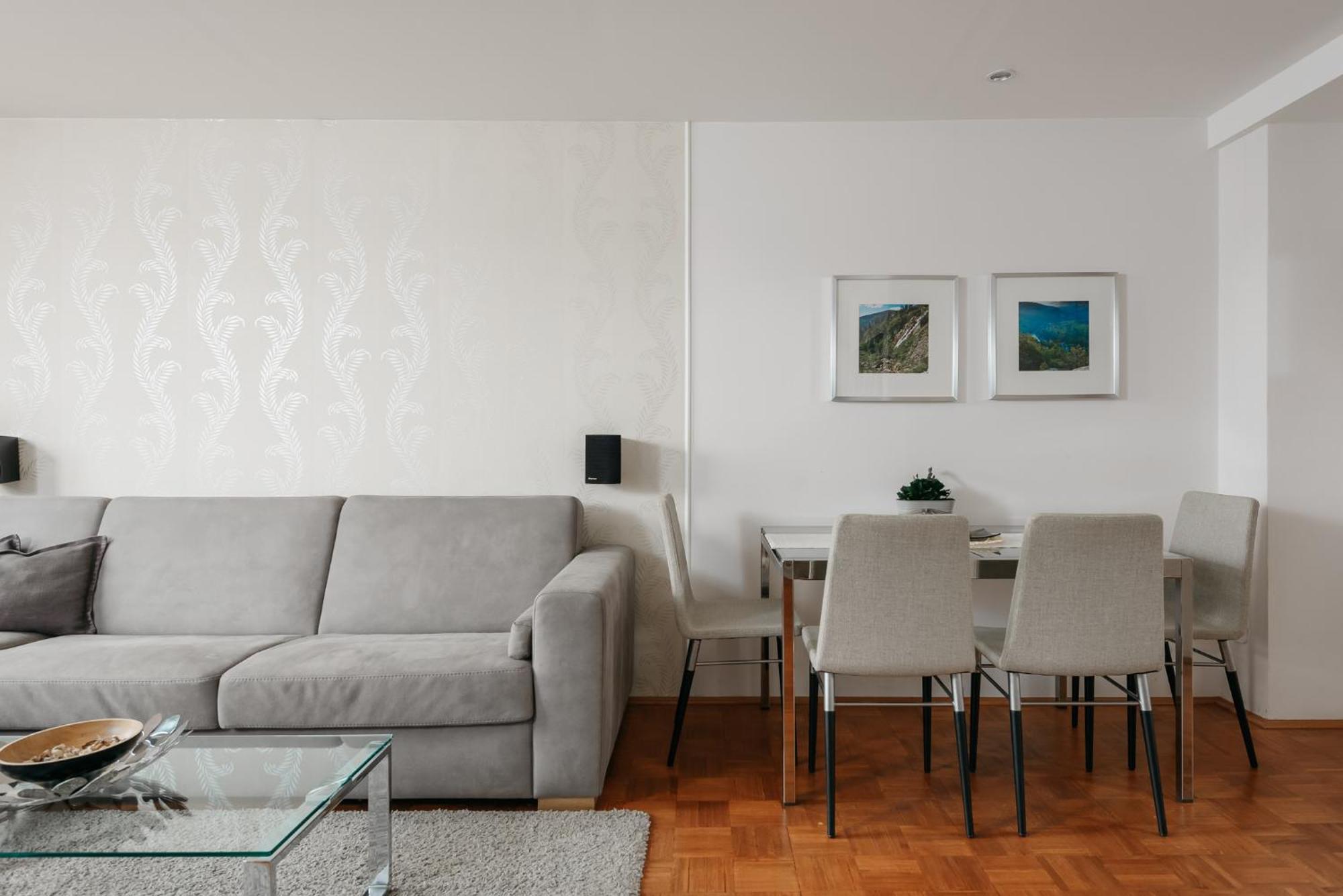 Roy 2 Bdr Apartment With Prague Castle View, Parking & Ac Экстерьер фото