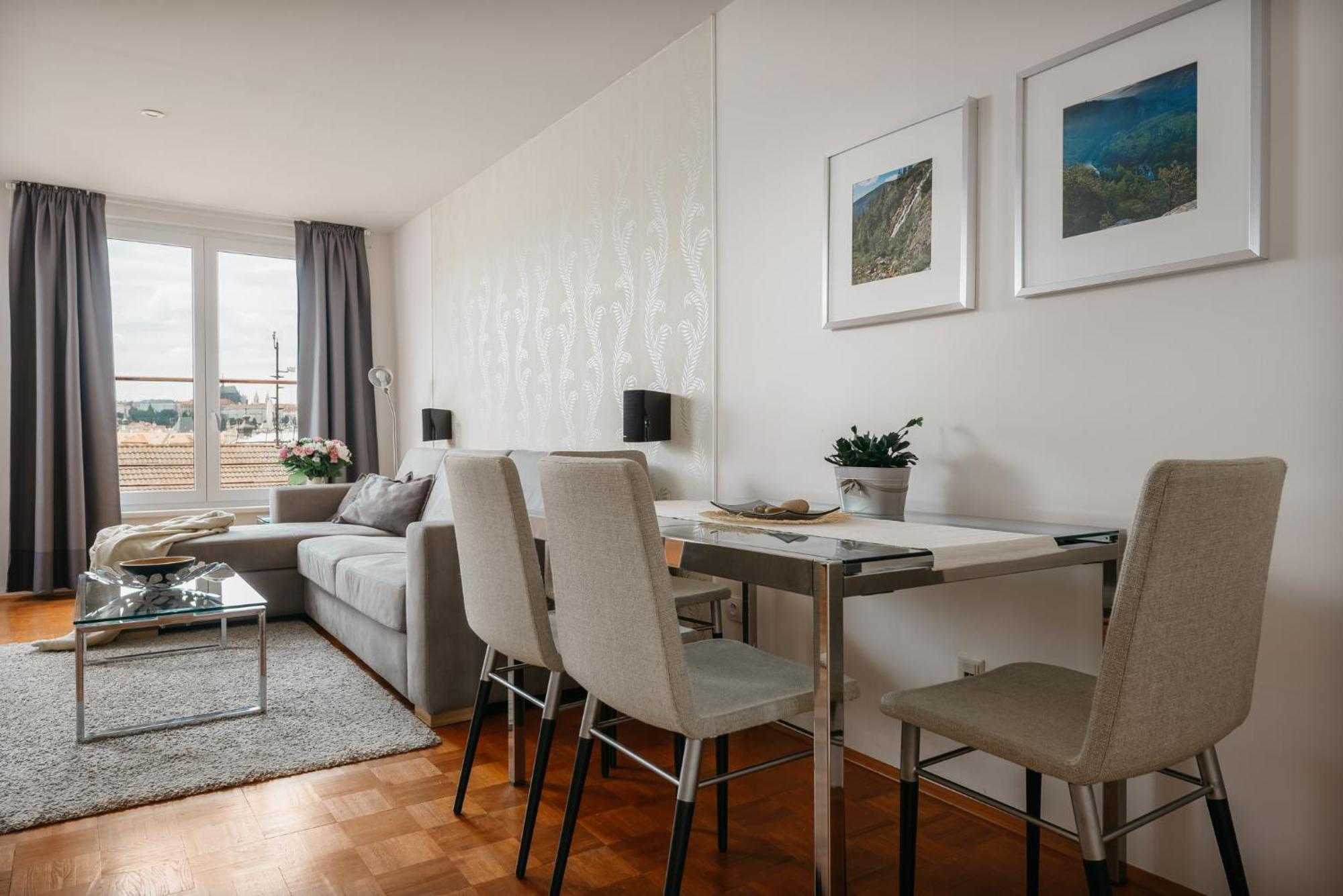 Roy 2 Bdr Apartment With Prague Castle View, Parking & Ac Экстерьер фото